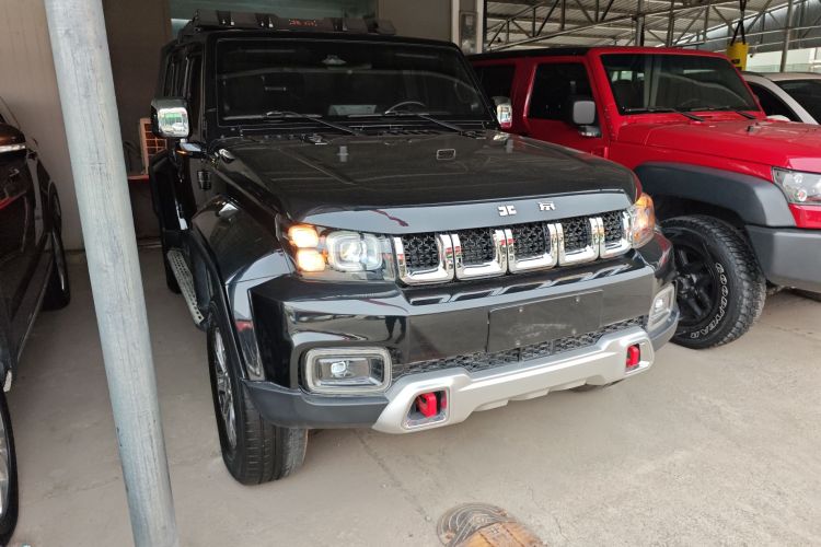 北京越野 北京BJ40 2020款 2.0T 自动四驱城市猎人版侠客型车身外观3