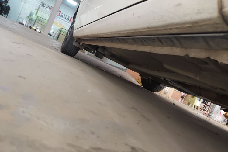 丰田 雷凌 2017款 改款 185T CVT精英版 国VI机舱底盘29