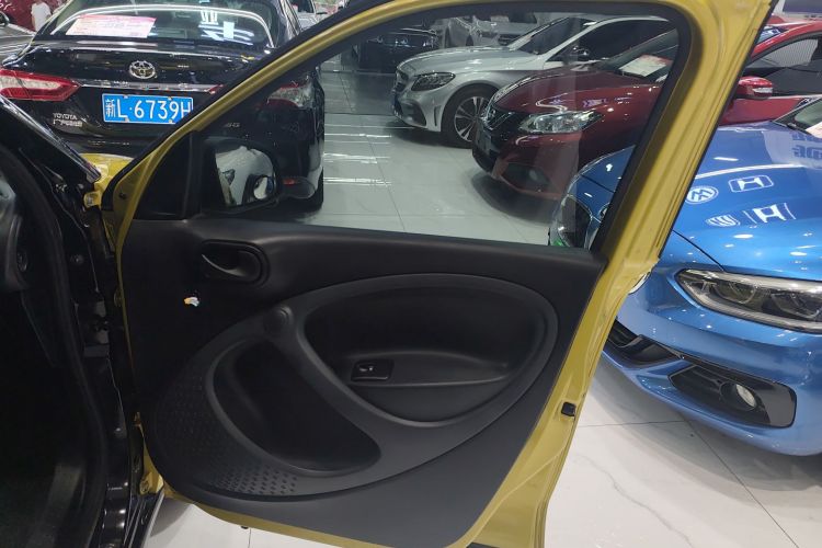 smart forfour 2016款 1.0L 52千瓦灵动版中控内饰42