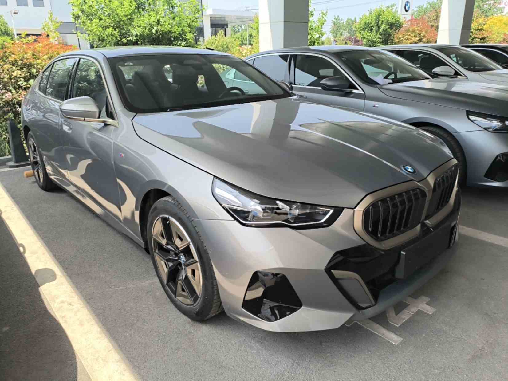 宝马i5 2024款 eDrive 35L M运动套装(5)