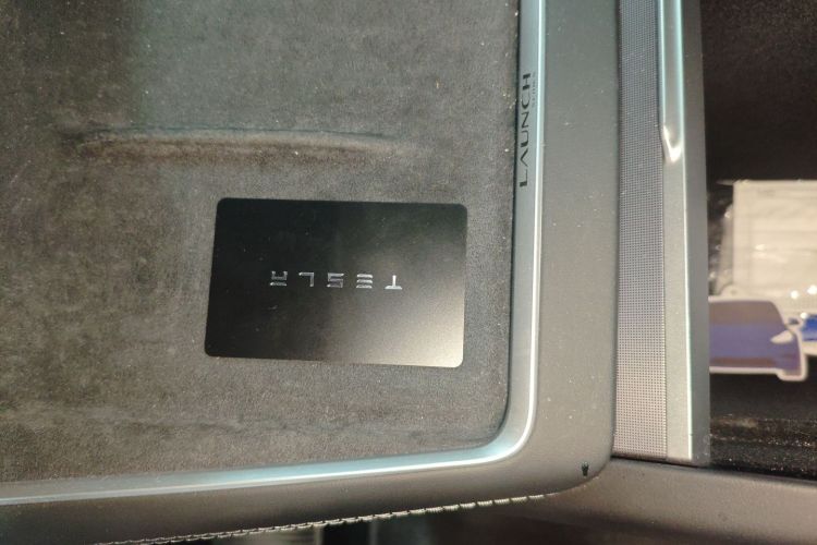 特斯拉 Model Y 2025款 后轮驱动 首发版中控内饰11