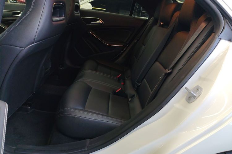 奔驰CLA 2017款 改款 CLA 200 动感型中控内饰21