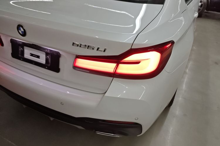 宝马5系 2022款 改款二 525Li M运动套装车身外观9