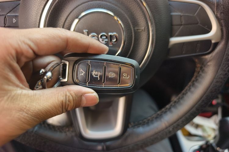 Jeep 指南者 2017款 200T 自动家享版中控内饰11