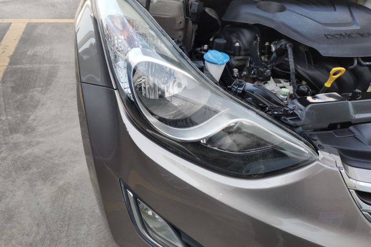 现代 朗动 2012款 1.6L 自动时尚型车身外观8