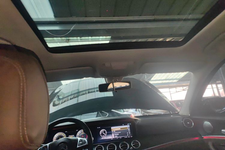 奔驰E级 2018款 改款 E 200 L 运动型中控内饰22