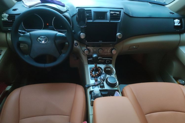 丰田 汉兰达 2013款  2.7L 两驱5座紫金版中控内饰12