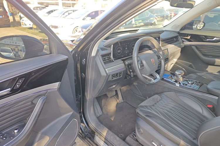 红旗HS5 2022款 2.0T 智联旗享版中控内饰7003