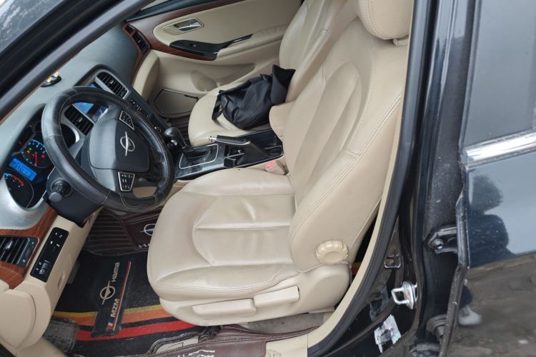 海马M8 2017款 1.8T 自动型中控内饰19