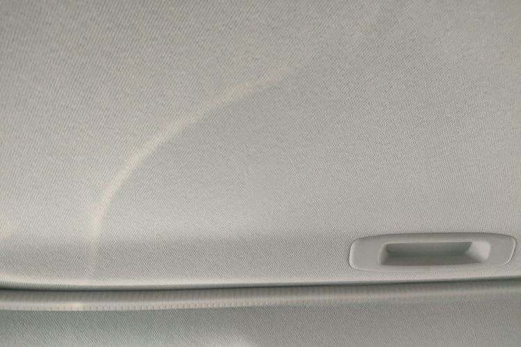 丰田 卡罗拉双擎E+ 2019款 1.8L E-CVT领先版局部细节22