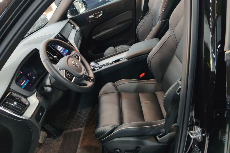 沃尔沃XC60 2025款 B5 四驱智远极夜黑版中控内饰19