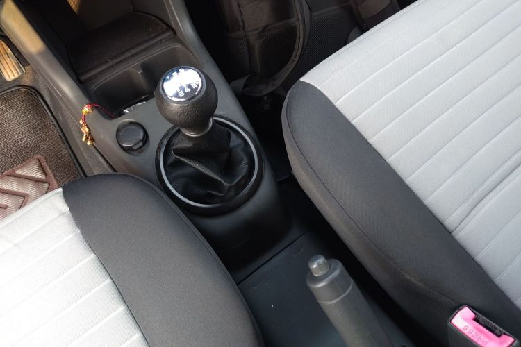 铃木 雨燕 2014款 1.3L 手动标准型中控内饰18