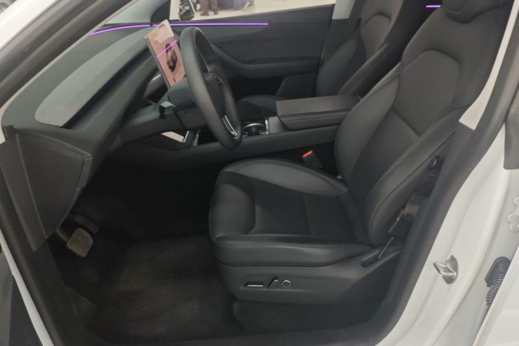 特斯拉 Model Y 2025款 长续航全轮驱动 首发版中控内饰19