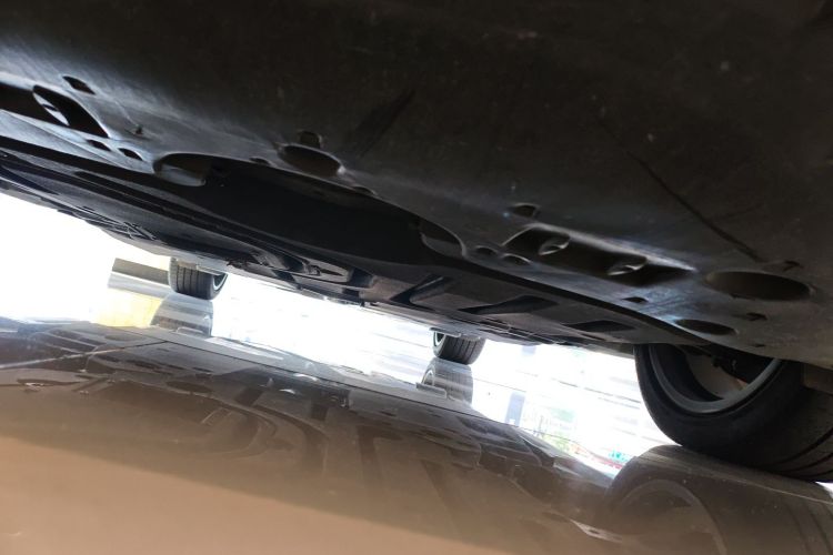 雷克萨斯ES 2021款 300h 行政版局部细节9008