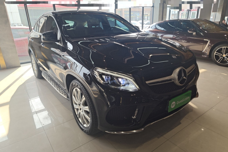 奔驰GLE轿跑 2015款 GLE 320 4MATIC 轿跑SUV车身外观3