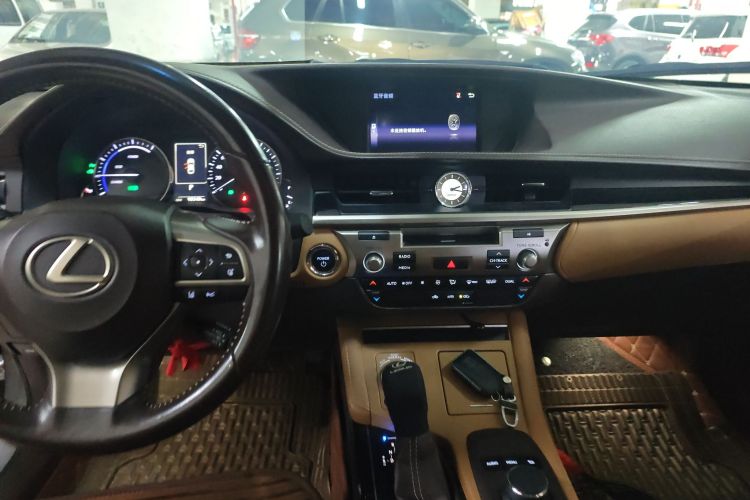雷克萨斯ES 2015款 300h 舒适版中控内饰16
