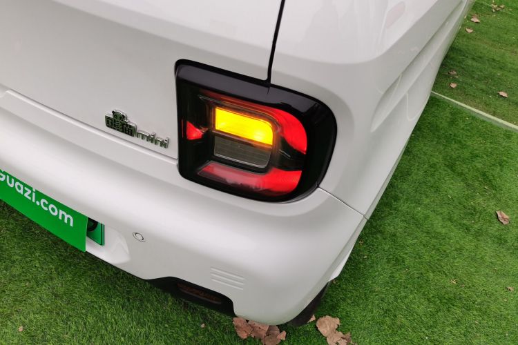 吉利银河 2024款 熊猫mini 200km 耐力熊车身外观9