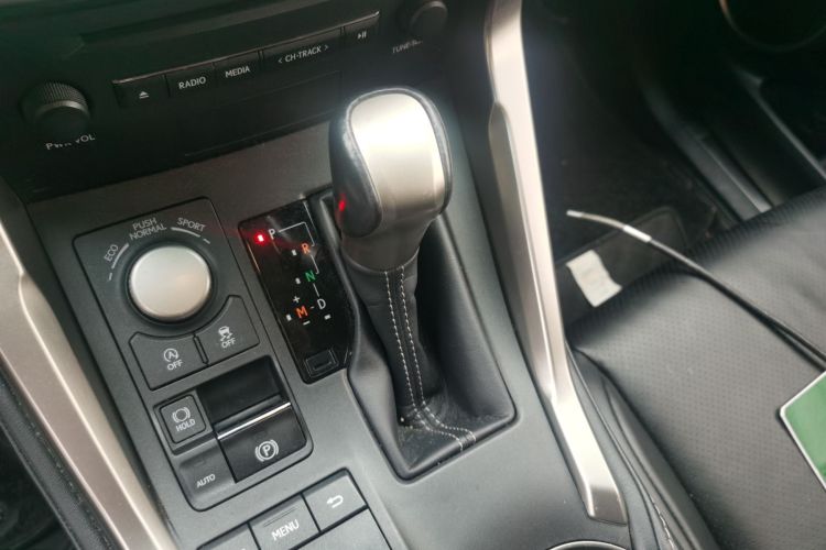 雷克萨斯NX 2016款 200 特别限量版中控内饰18