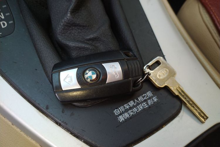 宝马3系 2009款 318i 领先型中控内饰11