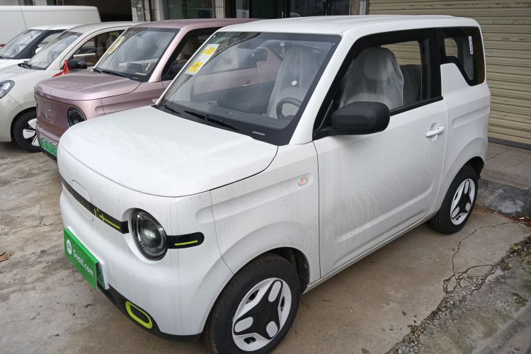 吉利银河 熊猫 2025款 210km 元气熊车身外观1