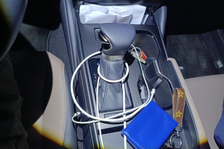 雷克萨斯ES 2022款 300h 臻享版中控内饰18