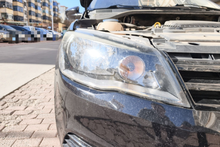 大众 捷达 2015款 1.6L 自动时尚型车身外观8