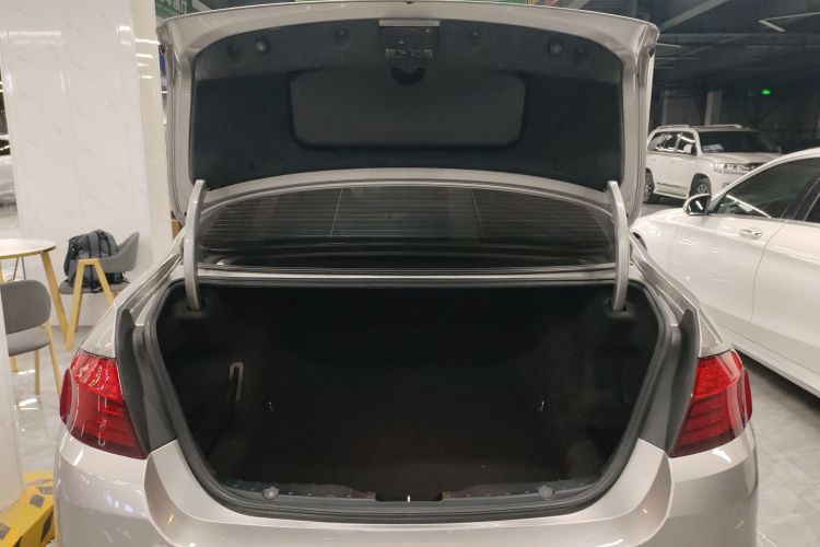 宝马5系 2014款 525Li 领先型机舱底盘23