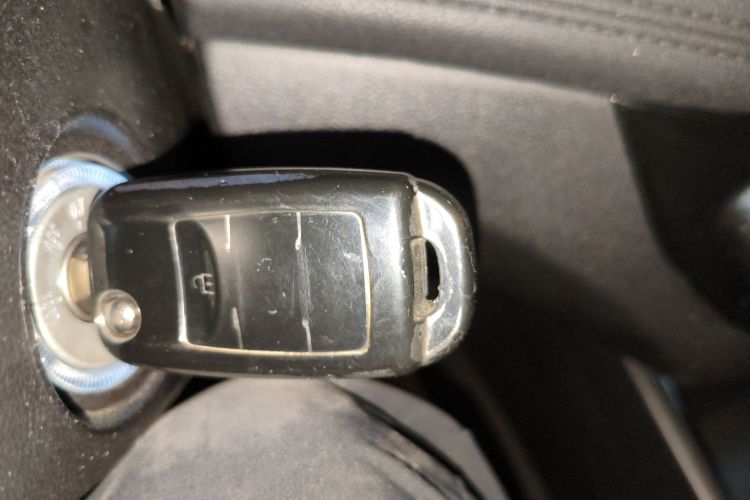 长安 逸动 2016款 XT 1.6L 手动俊酷型中控内饰11