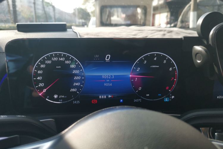 奔驰GLB 2025款 GLB 220 动感型中控内饰14