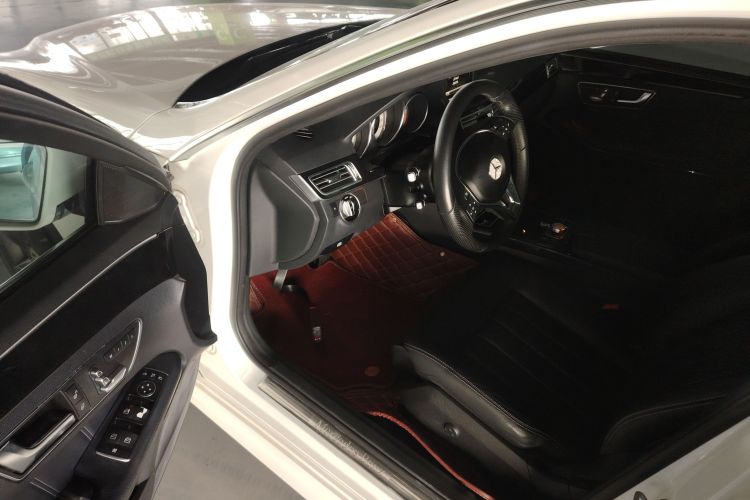 奔驰E级 2014款 E 300 L 运动型中控内饰7003