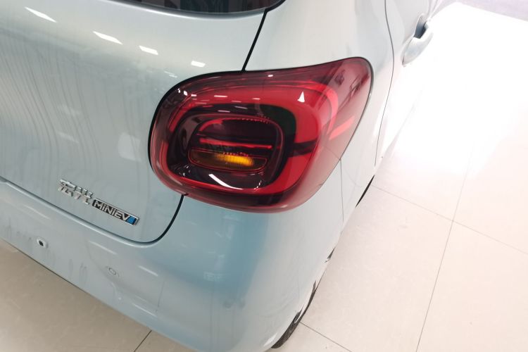 五菱汽车 宏光MINIEV 2025款 四门版 进阶款车身外观9