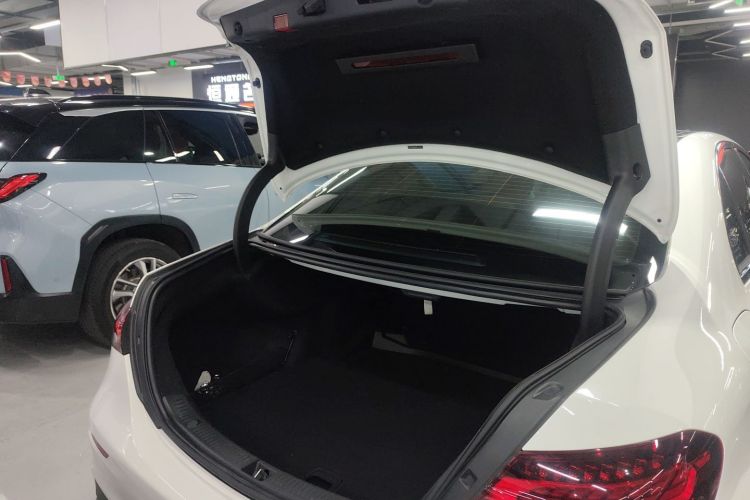 奔驰E级(进口) 2023款 E 260 时尚型运动版机舱底盘23