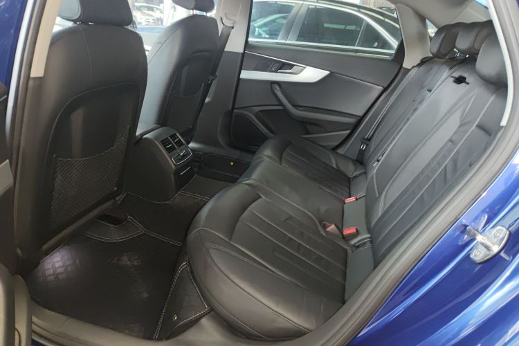 奥迪A4L 2019款 40 TFSI 时尚型 国V中控内饰7004