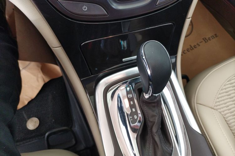 别克 君威 2014款 2.0L 领先时尚型中控内饰18