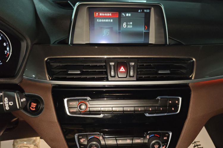 宝马X1 2019款 sDrive18Li 尊享型中控内饰16