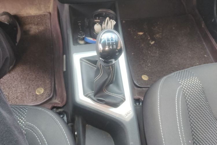 江汽集团 瑞风S2 2015款 1.5L 手动豪华型中控内饰18