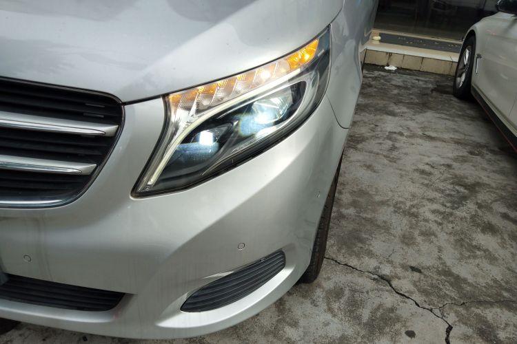 奔驰V级 2017款 V 260 领航版车身外观36