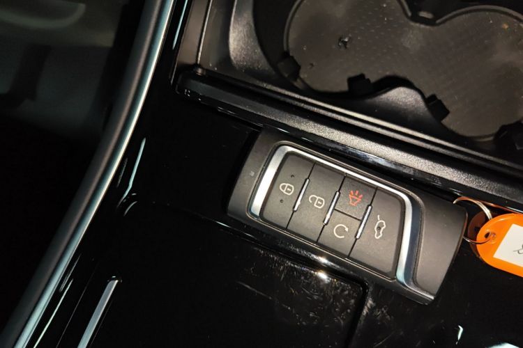 广汽传祺 传祺M8 2024款 领秀系列 390T 豪华版中控内饰7001