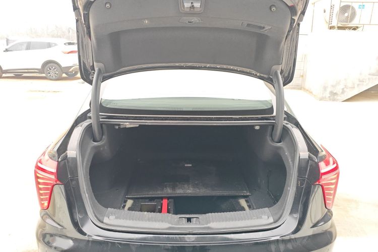 红旗H5 2023款 1.5T DCT智联旗韵版机舱底盘23