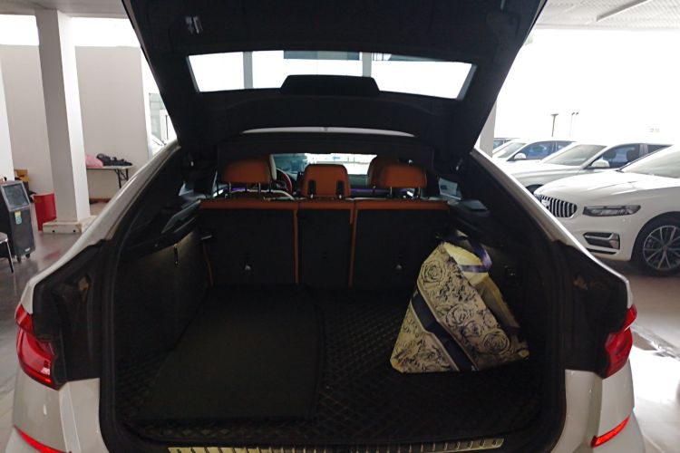 宝马6系GT 2022款 630i M运动套装机舱底盘23