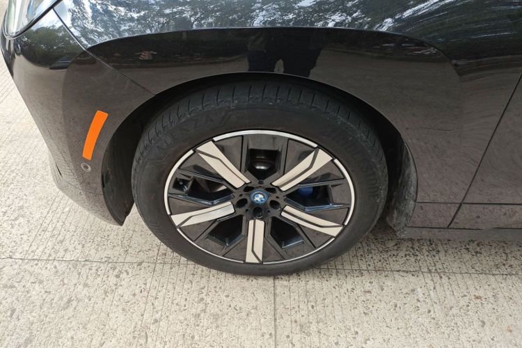 宝马iX 2022款 xDrive40车身外观6007