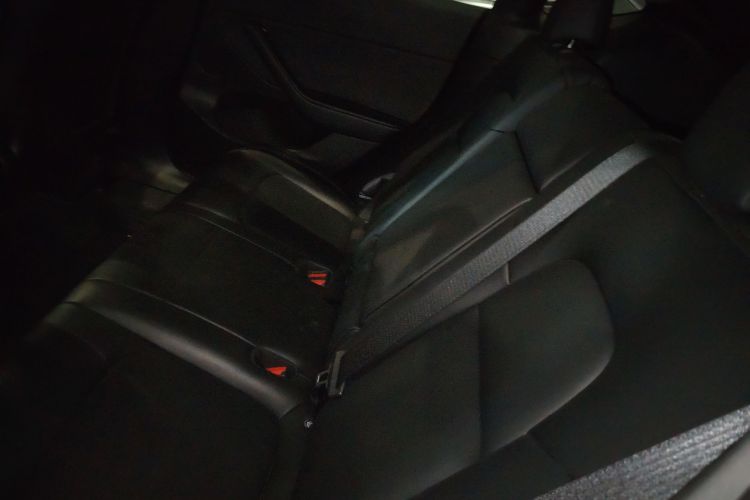 特斯拉 Model Y 2022款 后轮驱动版中控内饰21