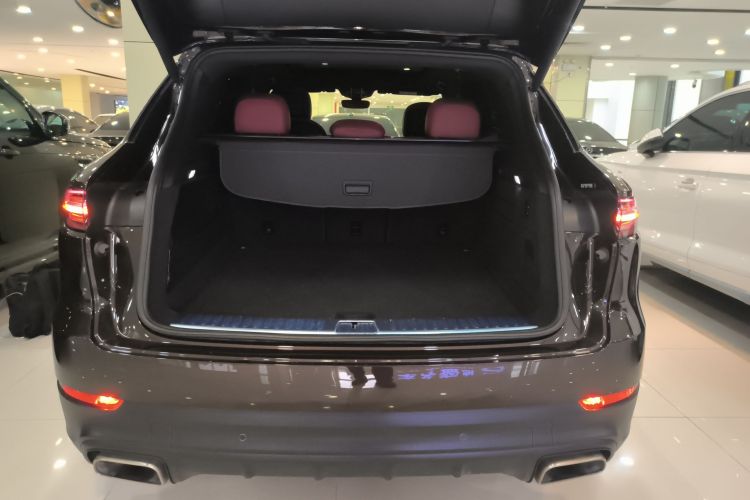 保时捷 2019款 Cayenne 3.0T机舱底盘23