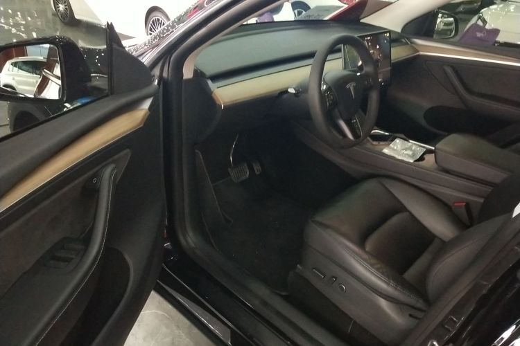 特斯拉 Model Y 2022款 改款 后轮驱动版中控内饰20