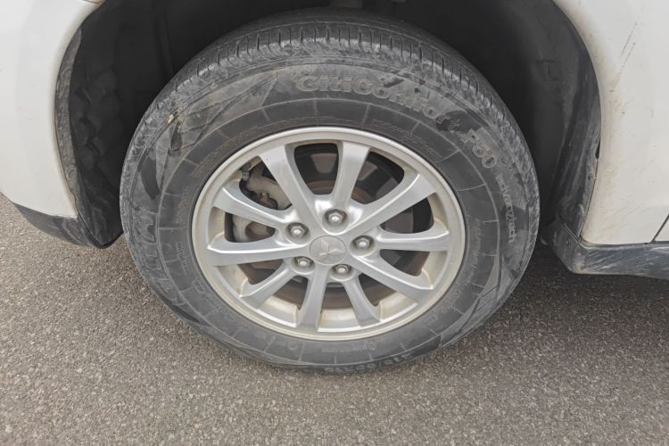 三菱 劲炫ASX 2013款 1.6L 手动两驱标准版车身外观6007