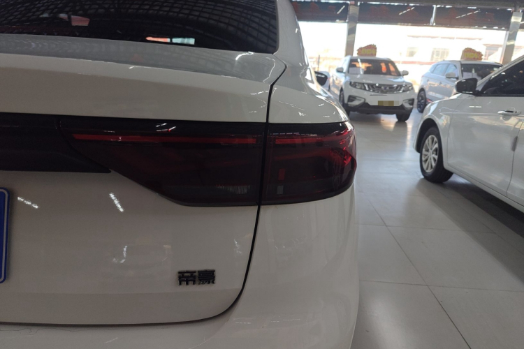 吉利汽车 帝豪 2022款 第4代 1.5L CVT精英型车身外观9