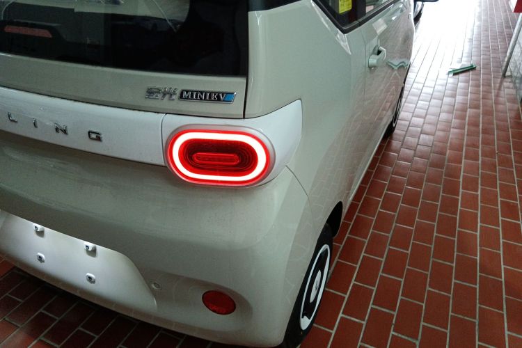 五菱汽车 宏光MINIEV 2024款 第三代 215km 青春版车身外观9