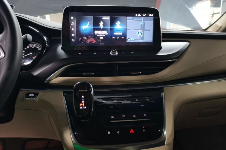 别克GL8 2023款 改款 陆上公务舱 豪华型中控内饰16