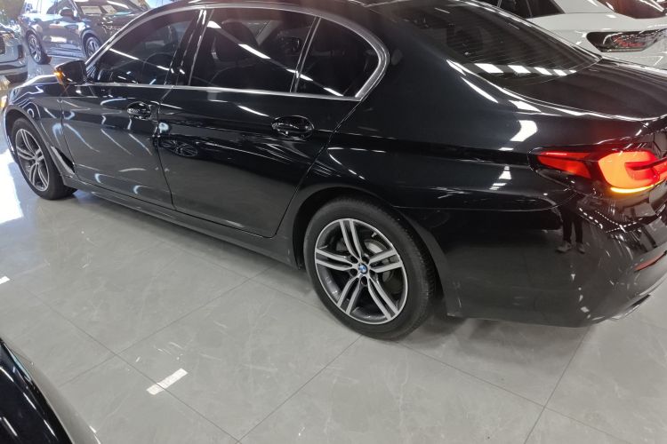 宝马5系 2021款 530Li xDrive 豪华套装车身外观4