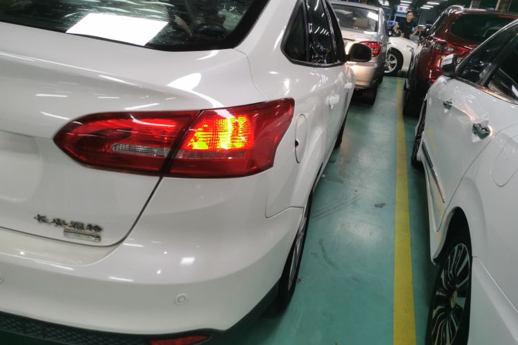 福特 福克斯 2015款 三厢 EcoBoost 125 自动超能风尚型车身外观6006